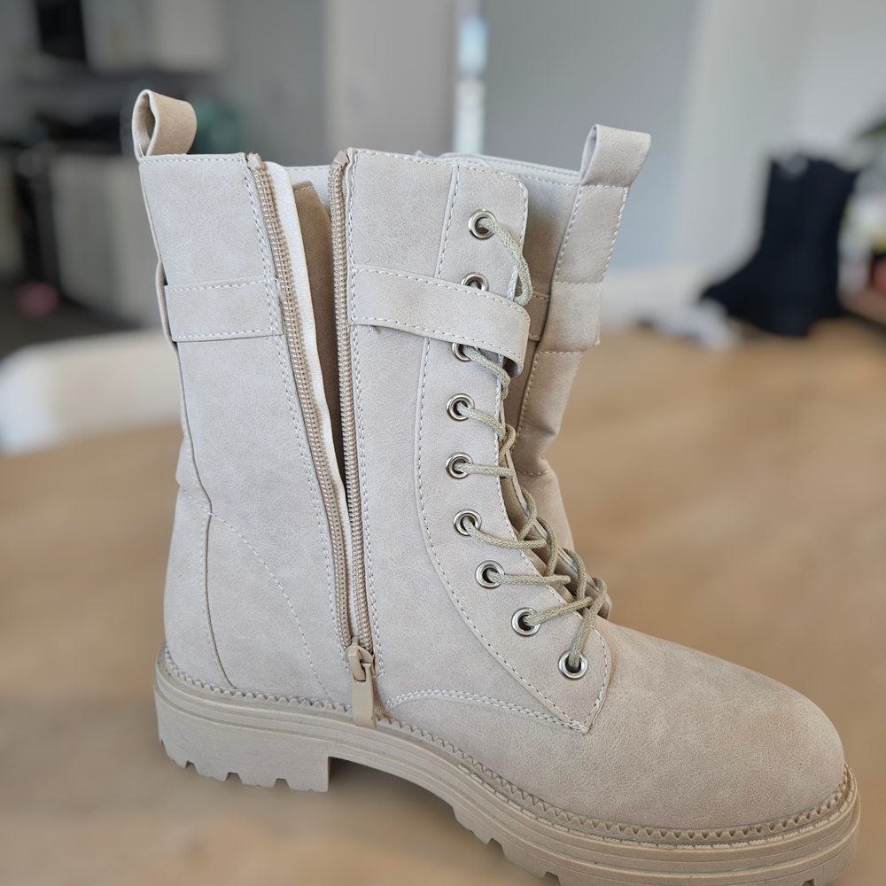 Women's Cream Lace-Up Boots - Picture 4 of 5